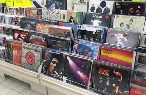 Vinyles : on les croyait morts… ils n’ont jamais été aussi populaires